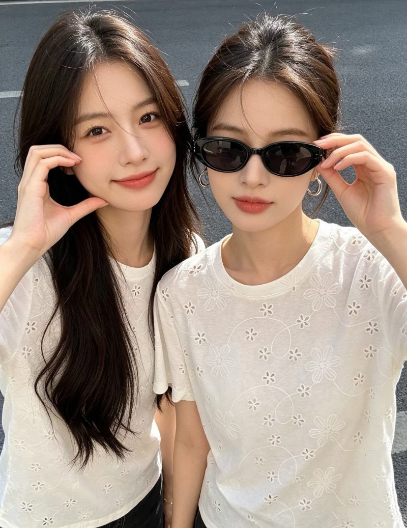 화이트 라운드 넥 홀로우 아웃 자수 자카드 반팔 티셔츠 여성 여름 루즈핏 디자인 센스 고유 한 아름다운 그레이트 봐. 의류