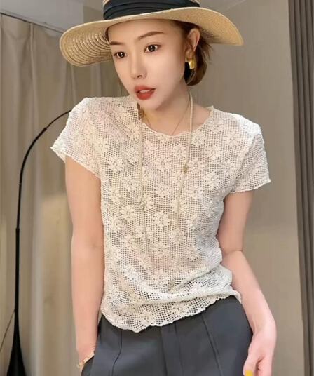여름 얇은 스타일 여성 맨위 여성 고급 센스 통기성 홀로우 아웃 레이스 반팔 티셔츠 부드러운 다용도 연령 감소 작은 셔츠
