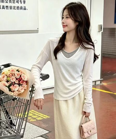 한 부서 느긋한 페이크 레이어드 배색 V넥 긴팔 티셔츠 여성 가을 새로운 루즈핏 캐주얼 느슨함 센스 만나는 맨위