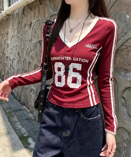 달콤한 차가운 핫걸 배색 V넥 긍정적 인 어깨 긴팔 티셔츠 여성 가을 의상 작은 키 아메리칸 바 스트라이프 프린트 쇼트 스타일 맨위