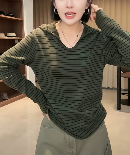 한 부서 배색 스트라이프 후드 긴팔 티셔츠 여성 2026 이른 가을 새로운 루즈핏 슬림해 보이는 연령 감소 기본 셔츠 맨위