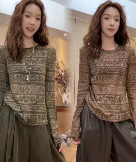 한 스타일 레트로 기하학 프린트 긴팔 티셔츠 여성 가을 루즈핏 라운드 넥 망사 맨위 다용도 폭발 기본 셔츠