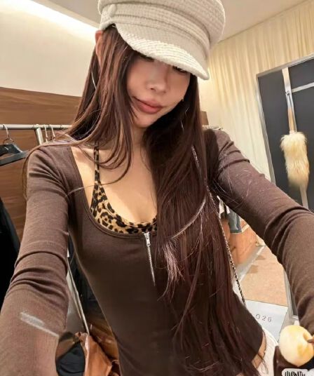 핫걸 레오파드 무늬 패치워크 페이크 레이어드 긴팔 티셔츠 여성 2026 가을 순수한 욕망 행침 목 몸매 가꾸기 만나는 맨위 여성