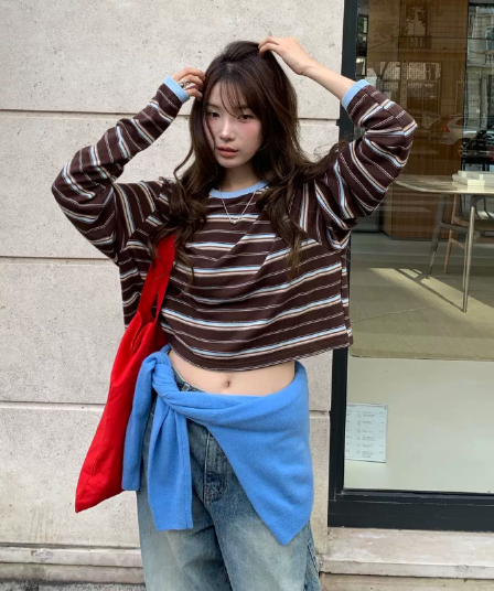 2026 가을 새로운 한 부서 레트로 배색 스트라이프 긴팔 티셔츠 여성 라운드 넥 루즈핏 다용도 연령 감소 짧은 맨위