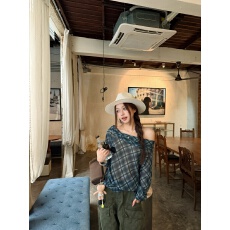 批发实拍实价 2026<b class='q'>气质</b>斜肩<b class='q'>衬衫</b>女春季微透格纹长袖<b class='q'>t</b><b class='q'>恤</b>辣妹露肩上衣