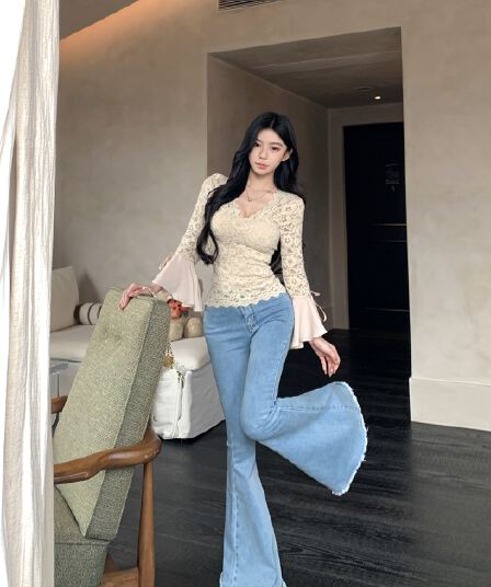 실사 정가 V넥 홀로우 아웃 레이스 연꽃 잎 소매 맨위 몸매 가꾸기 대 나팔 넓은 다리 거친 가장자리 청바지 세트