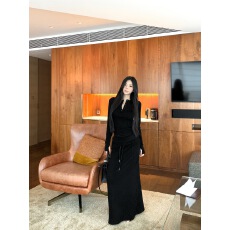 批发实拍实价排扣半开领修身内搭外穿<b class='q'>长袖</b>上衣抓毛开叉系绳半身裙套装