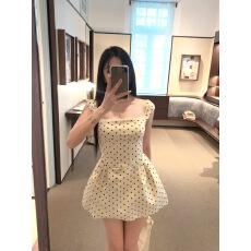 批发实拍实价辣妹气质修身波点收腰方领<b class='q'>连衣裙</b>女松紧腰显瘦短裤两件套