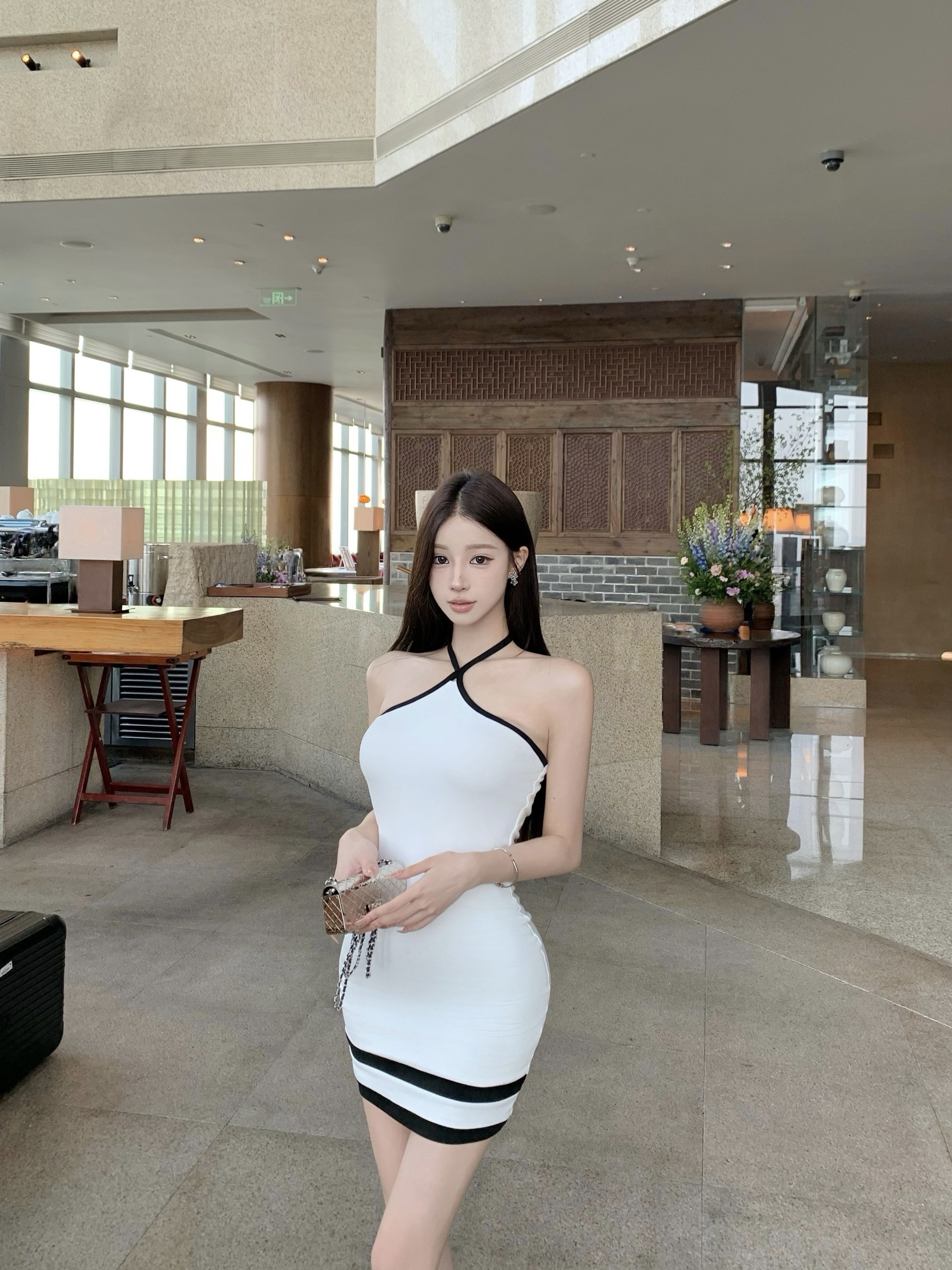 실사 정가 순수한 욕망 바람 여름 허리 수축 품격 패션 짧은 치마 흑인과 백인 패치워크 행침 목 오프숄더 여성 드레스