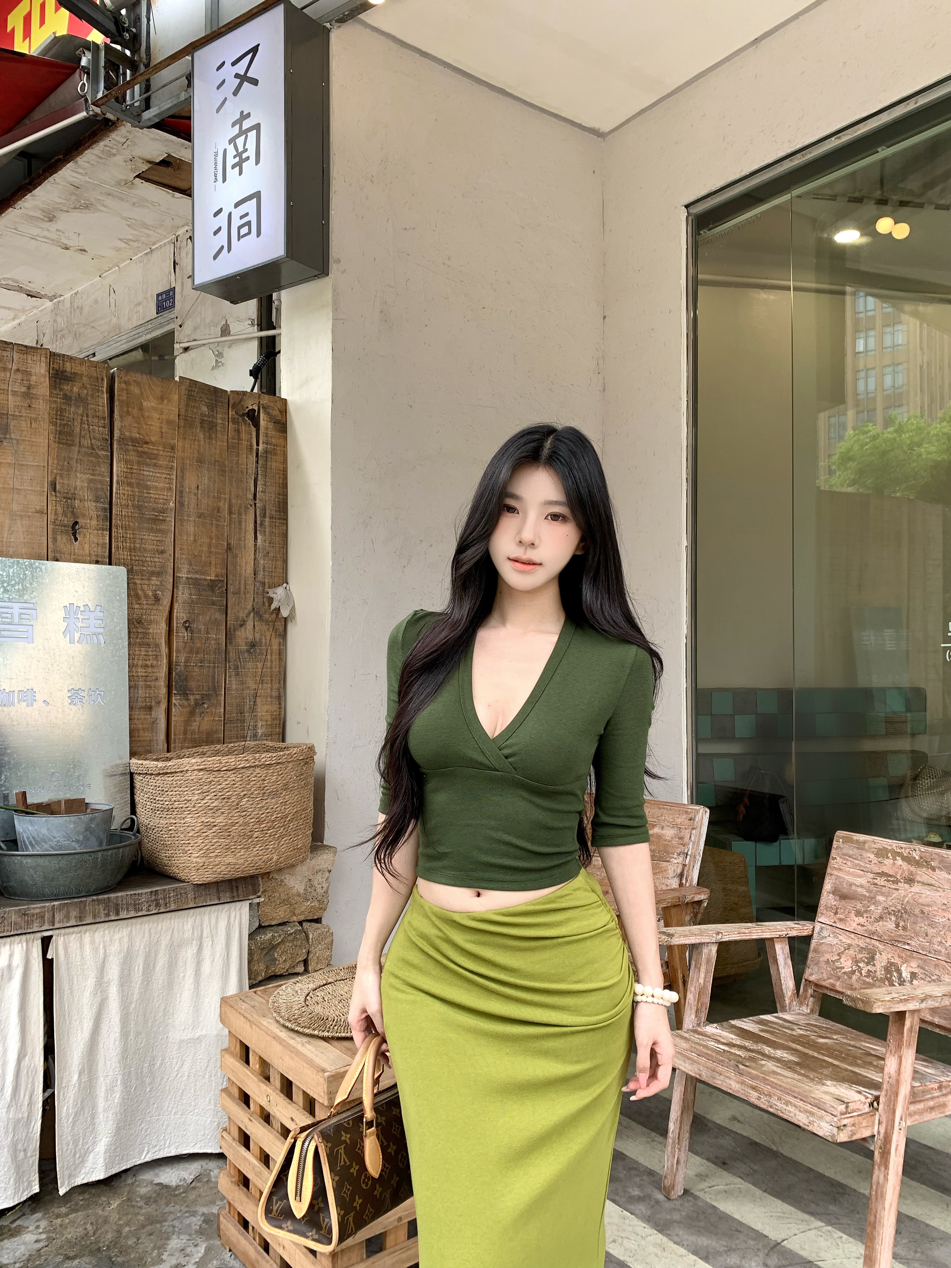 실사 정가 핫걸 프랑스식 순수한 욕망 V넥 중간 소매 맨위 몸매 가꾸기 슬림해 보이는 품격 트임 중간 길이 치마 세트