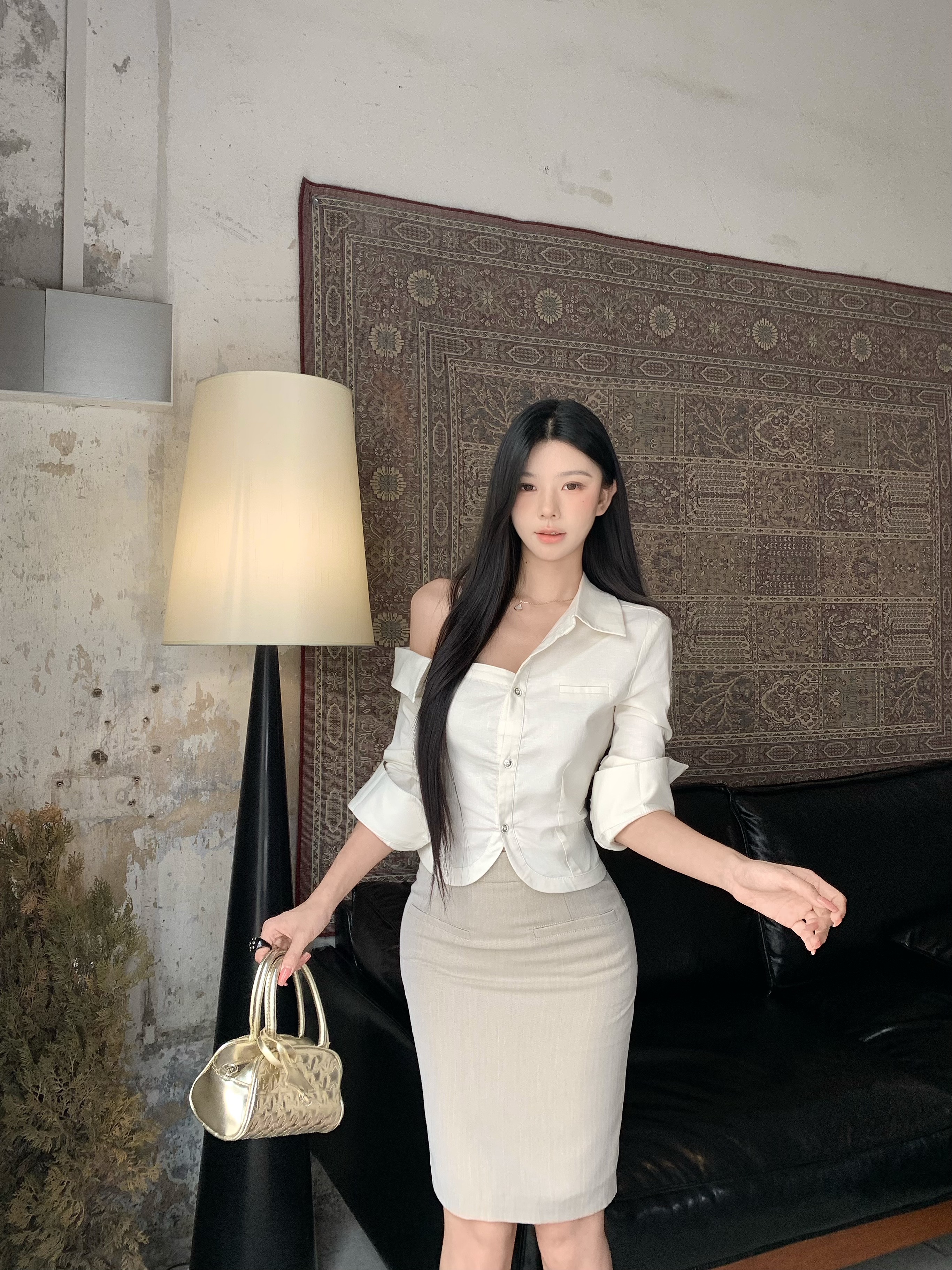 실사 정가 불규칙 폴로 칼라 몸매 가꾸기 섹시함 오프숄더 셔츠 타이트 스커트 허리 수축 슬림해 보이는 중간 길이 치마 세트 여성