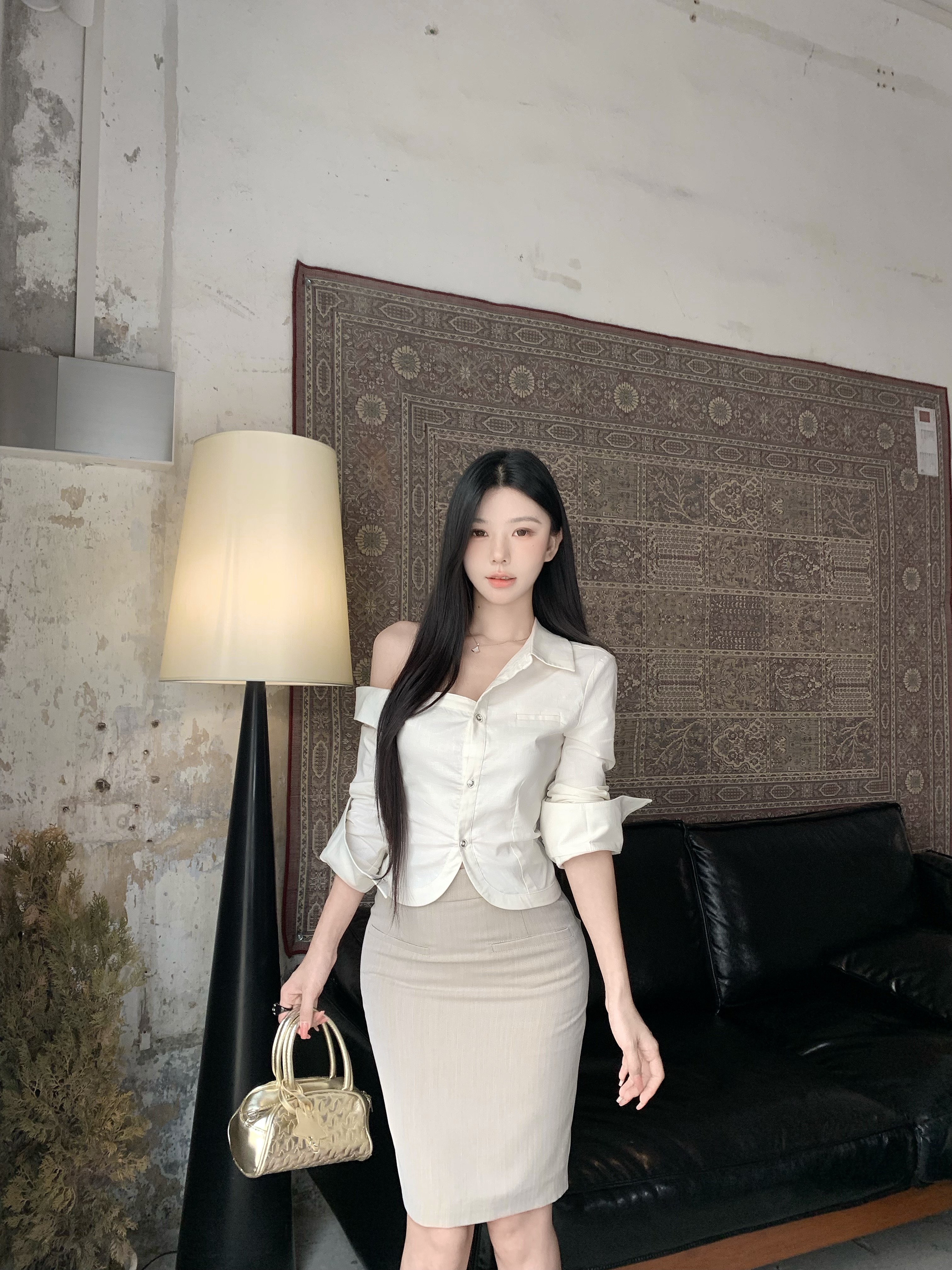 실사 정가 불규칙 폴로 칼라 몸매 가꾸기 섹시함 오프숄더 셔츠 타이트 스커트 허리 수축 슬림해 보이는 중간 길이 치마 세트 여성