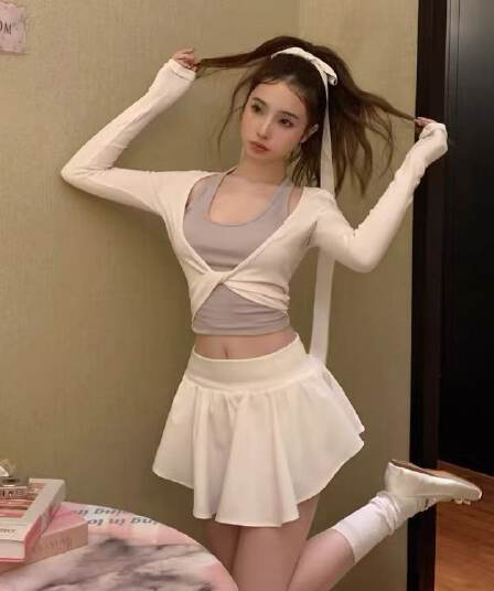 페이크 레이어드 행침 목 긴팔 티셔츠 루즈핏 캐주얼 다용도 몸매 가꾸기 핫걸 맨위 반신 스커트 투피스 세트