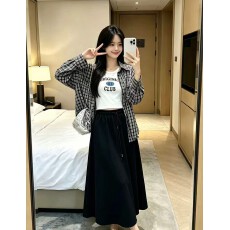 批发2026秋季新款时尚百搭宽松格子衬衫+字母背心+高腰短裤三件套<b class='q'>装</b>女