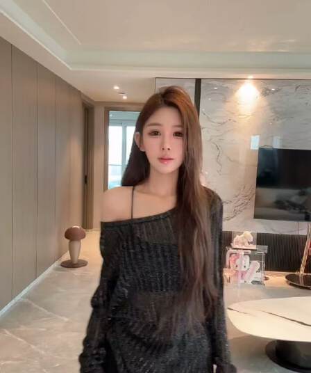 검정색 비스듬한 어깨 긴팔 티셔츠 여성 가을 프랑스식 얇은 스타일 자외선 차단 블라우스 맨위 조끼 반바지 3종 세트