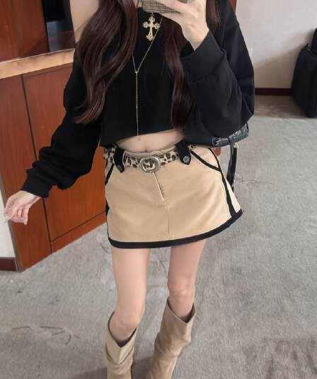 이른 가을 느슨함 센스 로얄 자매 팬 디자인 센스 검정색 비스듬한 칼라 오프숄더 긴팔 배색 반신 치마 세트 여성 트렌디