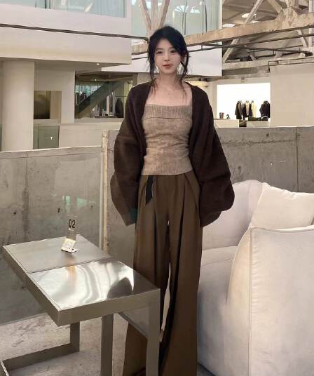 2025 가을 겨울 새로운 패션 항구 바람을 피우다 롱 코트 홀로우 아웃 니트 와우 오. 세트 행침 목 조끼 와이드 레그 팬츠 3종 세트