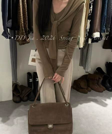 2026 이른 가을 새로운 해군 칼라 숄 고유 한 외국 가스 긴팔 티셔츠 여성 의류 고급 센스 몸매 가꾸기 슬림해 보이는 맨위