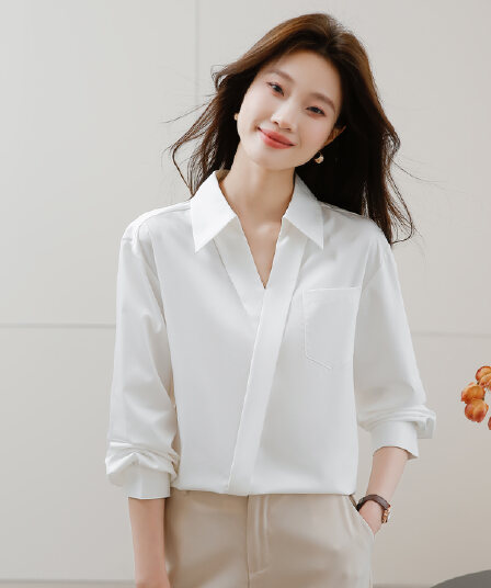 실사 2026 가을 새로운 프랑스식 화이트 여성 셔츠 작은 대중 디자인 센스 품격 연령 감소 출퇴근 V넥 맨위