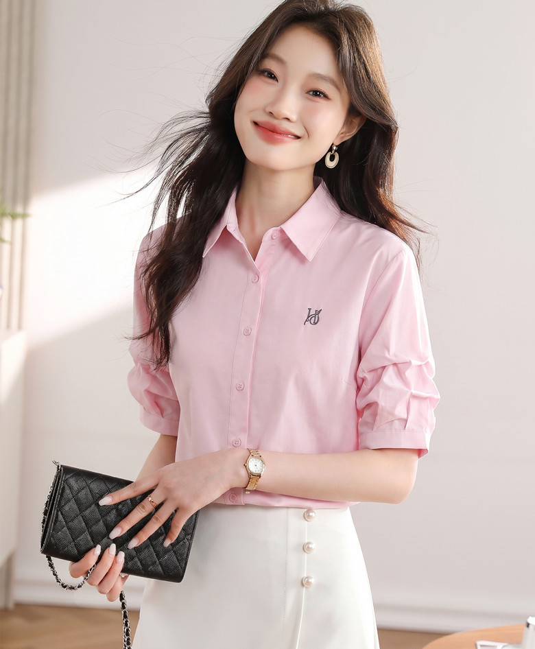셔츠 여성 고급 센스 빛 럭셔리 연령 감소 외국 가스 2026 봄 여름 새로운 배색 알파벳 자수 중간 소매 셔츠
