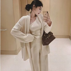 批发法式简约高级感针织毛衣套装2025<b class='q'>春</b>装新款开衫+背心+阔腿裤三件套