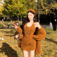 批发2025女立体花朵挂脖连衣裙穿搭一整套时尚百搭针织开衫潮三件套