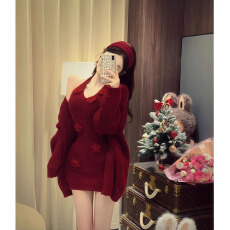 批发2025女立体花朵挂脖连衣裙穿搭一整套时尚百搭针织开衫潮三件套