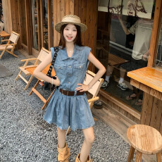 批发无袖<b class='q'>牛仔</b>连衣裙女2026夏季新款翻领单排扣百褶裙流行单品短款裙子
