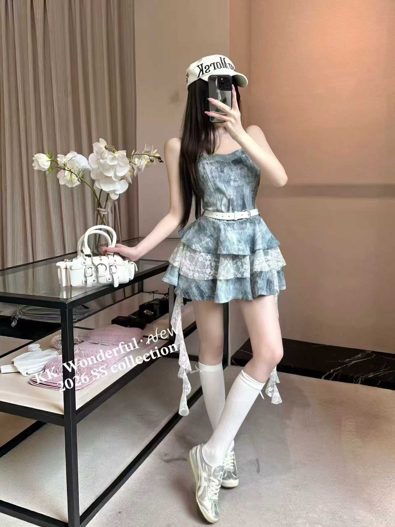 여름 새로운 홀치기 염색 데님 슬립 드레스 여성 순수한 욕망 바람 레이스 조각 케이크 드레스 허리 수축 슬림해 보이는 드레스