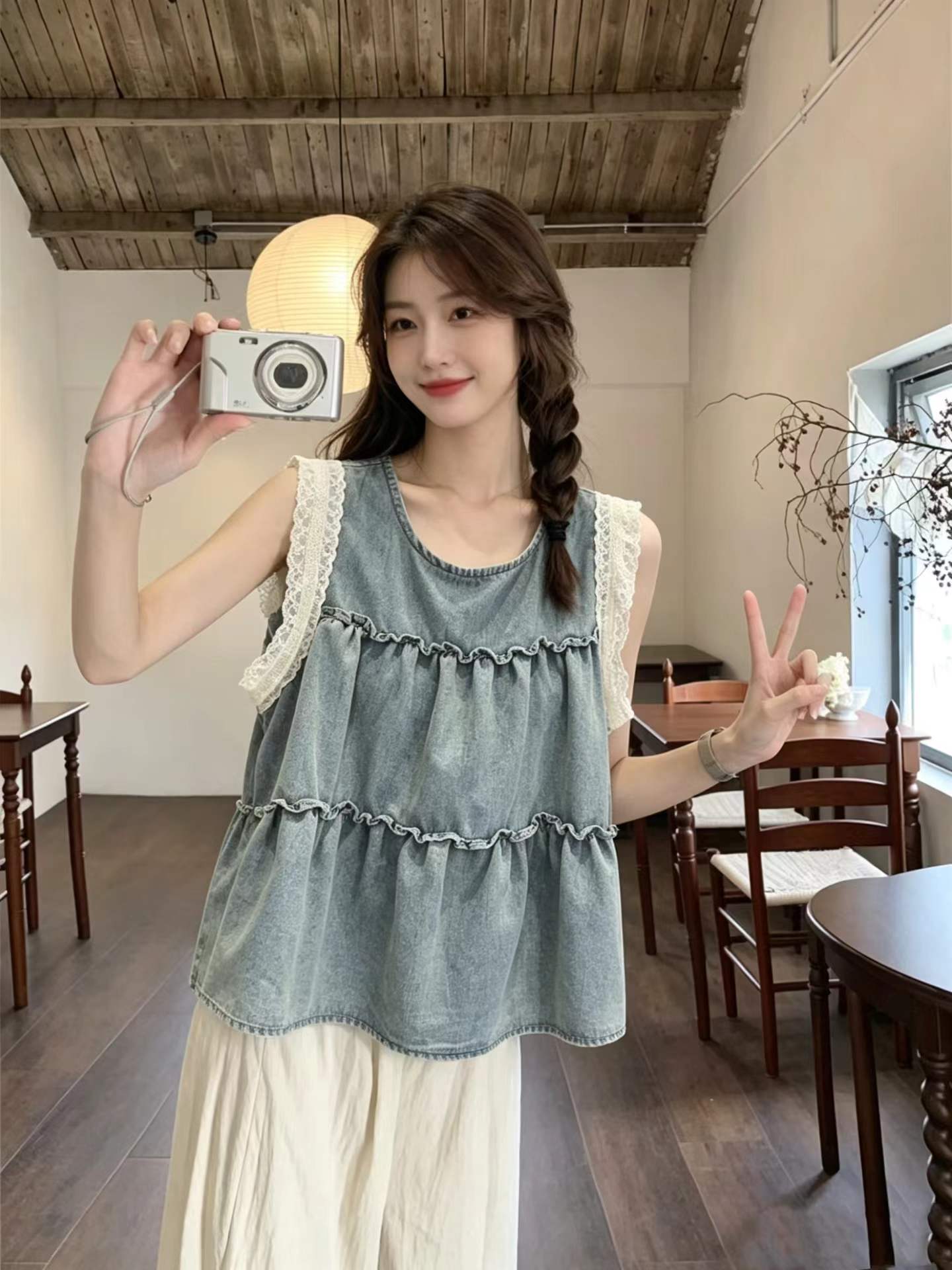 2026 여름 새로운 프랑스식 레트로 문예 레이스 조각 데님 조끼 여성 디자인 센스 작은 대중 민소매 맨위
