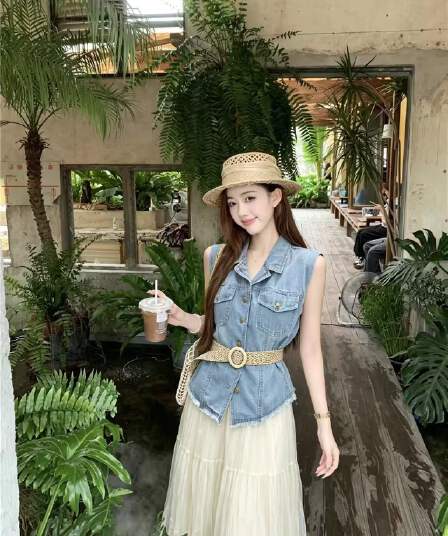 2026 여름 레트로 데님 블루 밝은색 정장 작은 폴로 칼라 어깨 패드 허리 수축 싱글 줄 버튼 거친 가장자리 데님 베스트
