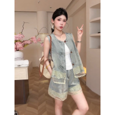 批发蕾丝拼接牛仔盘扣马甲短裤套装女2026夏季新款修身显瘦百搭两件套