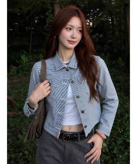 아메리칸 레트로 스트라이프 데님 여성 코트 조기 가을 쇼트 스타일 몸매 가꾸기 폴로 칼라 오픈 가디건 루즈핏 품격 긍정적 인 어깨 재킷