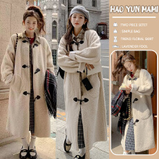 批发孕妇装 2025新款宽松百搭拼接假两件牛角扣羊羔绒外套大衣中长款