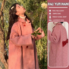 孕妇装 2025新款设计感小众娃娃领复古格纹呢子宽松毛呢外套风衣