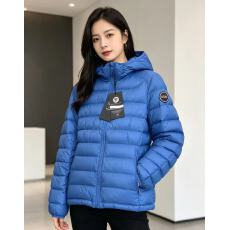 批发连帽轻薄排骨羽绒服90绒白鸭绒羽绒服。