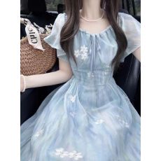 批发蓝色碎花v领连衣裙子女夏2025年新款海边度假超好看法式茶歇长裙