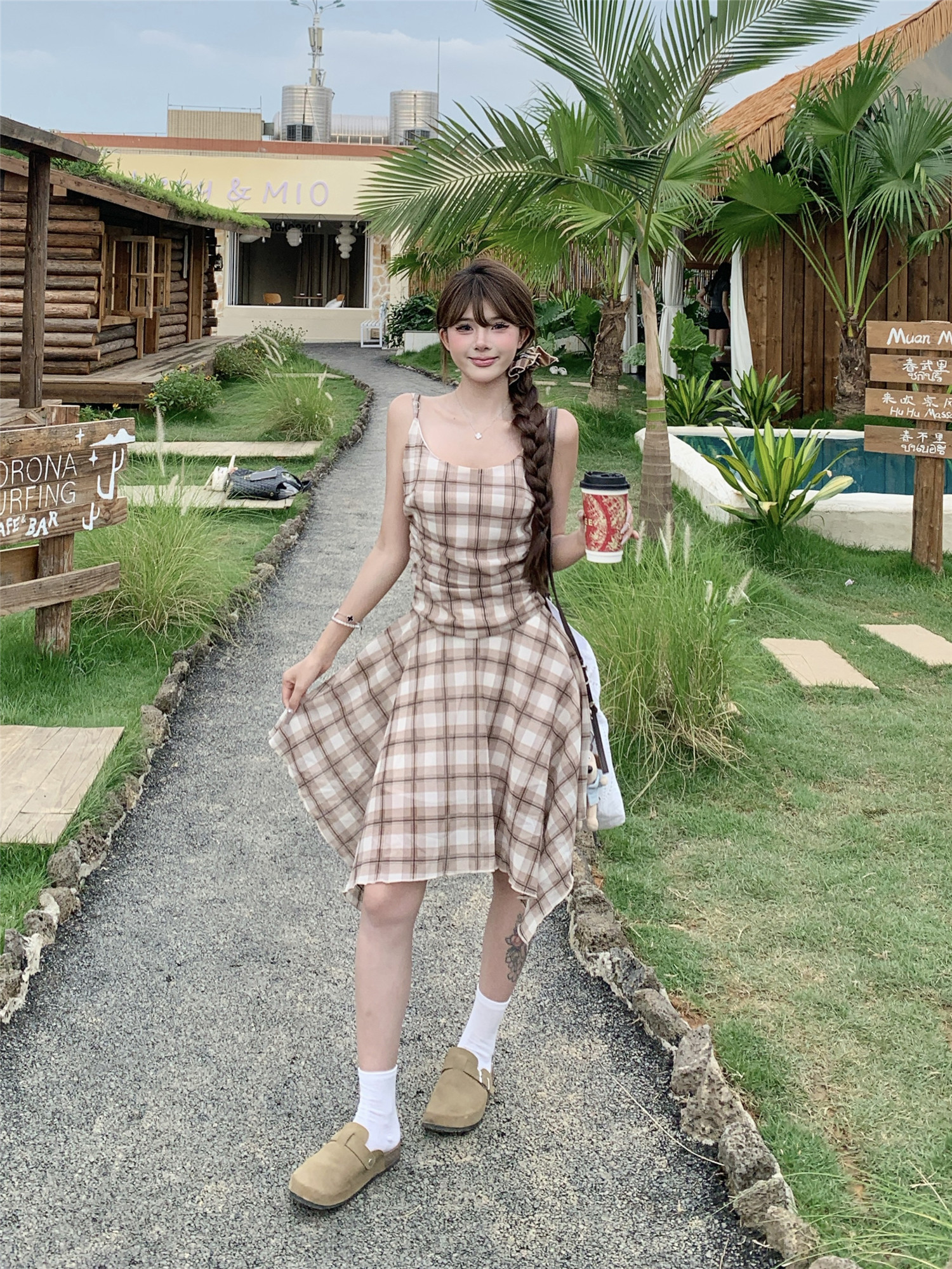 실사 정가 여름 새로운 한국 스타일 레트로 체크무늬 슬립 드레스 휴가 바람이 아닙니다. 규칙 밑단 치마