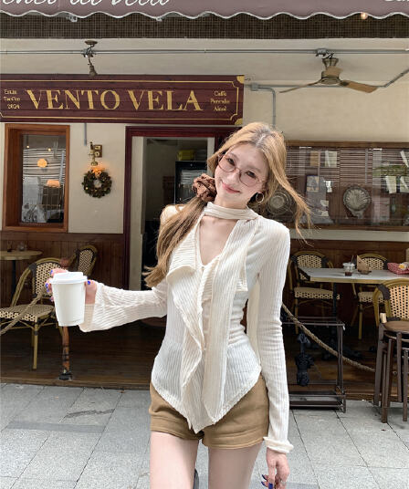 실사 정가 살구 색상 불규칙 긴팔 니트 스웨터 여성 이른 가을 디자인 센스 몸매 가꾸기 작은 셔츠 맨위