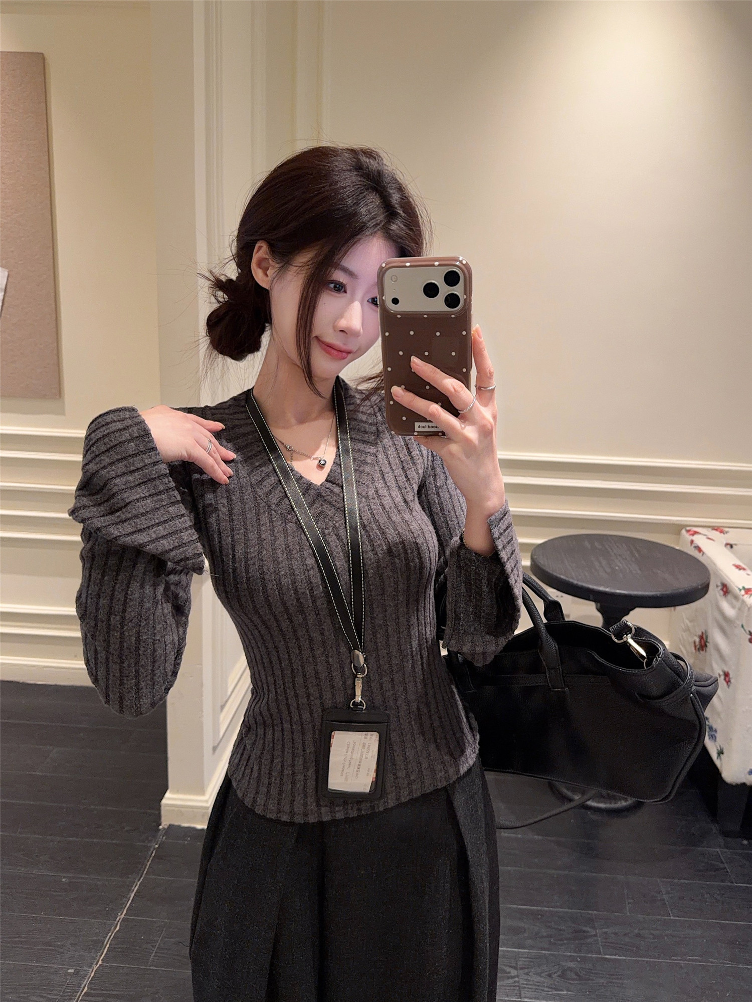 실사 정가 회색 V넥 니트 기본 셔츠 여성 이른 봄 인사이드 가져 가라. 긴팔 몸매 가꾸기 맨위