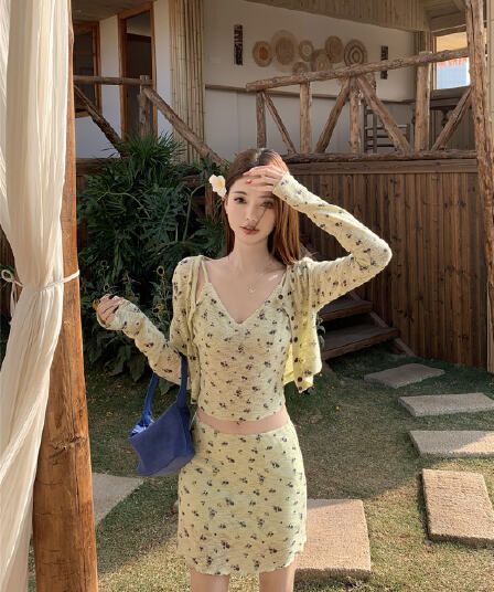 실사 정가 긴팔 오픈 가디건 여성 짧은 V넥 꽃무늬 핫걸 슬립 녹색 몸매 가꾸기 반신 스커트 3종 세트