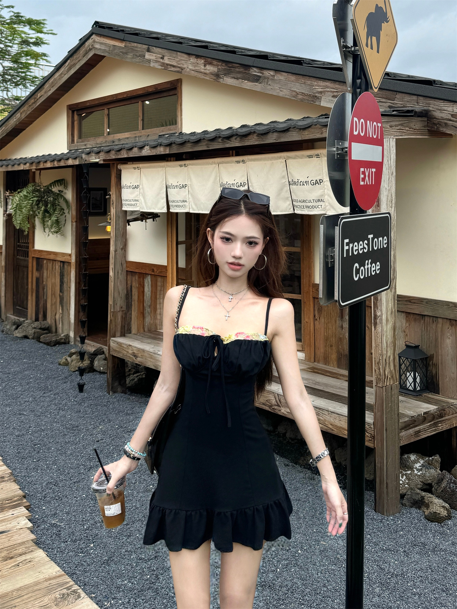 실사 실사 레이스 자수 슬립 여성 드레스 슬림해 보이는 한 마디 프릴 미니 스커트 보내기 안전 바지