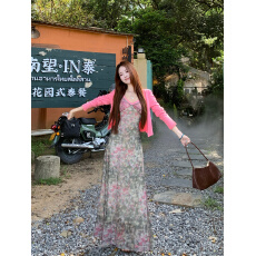 批发实拍视频~夏季法式碎花收腰显瘦<b class='q'>吊带</b>度假风连衣裙+粉色开衫