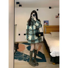 批发FunnJ方几 初雪蓝精灵复古设计感格纹短款毛呢外套女加厚呢大衣