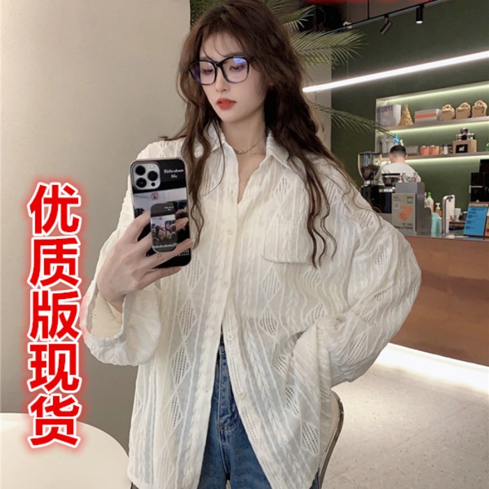 2026 년 봄 새로운 캐주얼 자수 홀로우 아웃 셔츠 디자인 센스 작은 대중 여성 의류 슬림해 보이는 화이트 셔츠 맨위