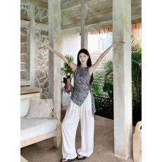 批发<b class='q'>实拍</b>  复古蓝色碎花挂脖无袖衬衫不规则下摆别致上衣＋天丝阔腿<b class='q'>裤</b>