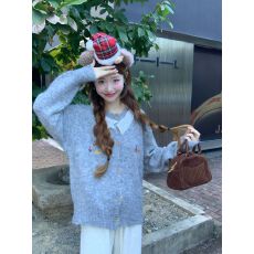 批发实拍 <b class='q'>甜美</b>蕾丝娃娃领毛衣外套女2025秋冬腊肠狗爱心扣针织开衫