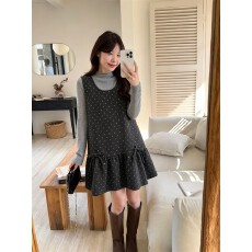 批发实拍复古少女风碎花背心<b class='q'>连衣裙</b>女秋冬<b class='q'>蝴蝶结</b>长袖针织打底衫两件套