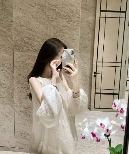 justqin 빛 연 천 골드 2025 새로운 여름 드레스 섹시함 품격 작은 셔츠 오프숄더 맨위 시폰 셔츠 여성