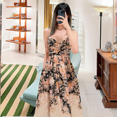 批发<b class='q'>欧洲站</b>复古定位印花吊带裙2025新款褶皱个性大摆裙高腰蓬蓬<b class='q'>连衣裙</b>